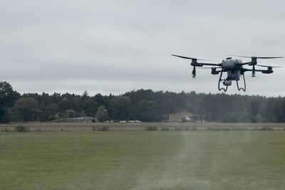 Drohne Aussaat Zwischenfrucht - © Dr. Jürgen Kauke Drohne bei Zwischenfruchtaussaat